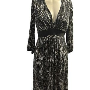Maggy London Black & White V-Neck Long Sleeve Dress